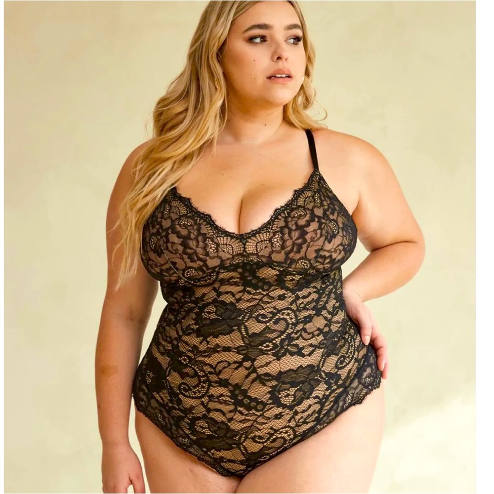 Women’s Pinsey shaping lace shape wear bodysuit in black size XL